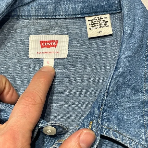 Levi's (2010’s) Large Slim Cowboy Cut Sky Blue Button-Up denim Shirt - Picture 2 of 13